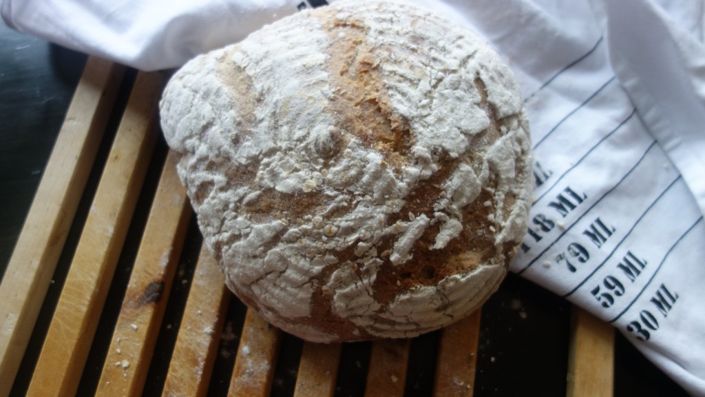 Juureen leivottu vehnäleipä