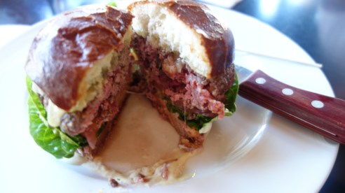 cheeseburger leikattu