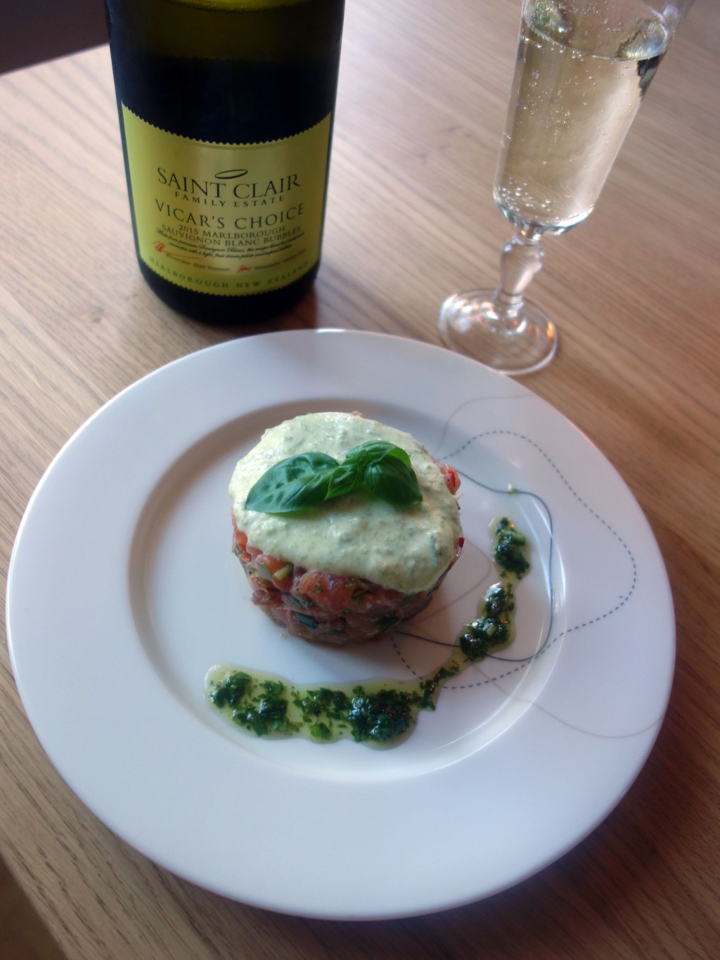 Savulohitartar Tuorehernekermalla